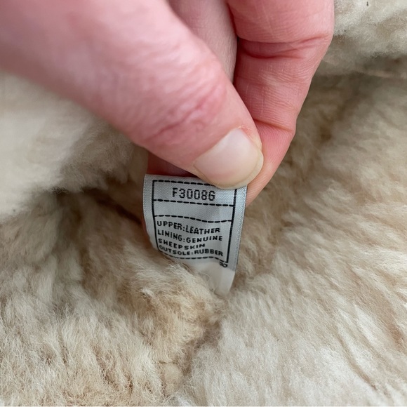 UGG Whitley Black Suede Lace Up Boot Size 5 Style 1522 Fur Winter Leather Cozy - Picture 8 of 9